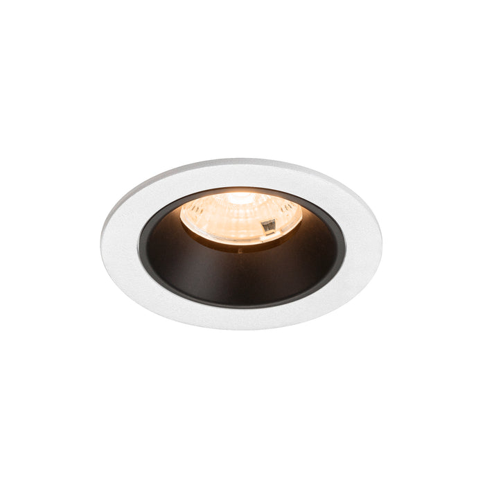 Recessed ceiling light fixture with a white metal trim and black interior, featuring a glass lens and warm LED bulb.